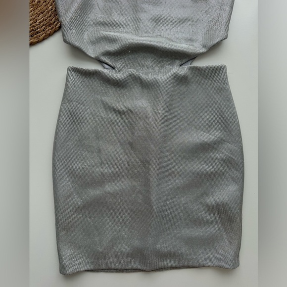 Express Silver Cutout Sheath Dress‎ Size 8 - Picture 5 of 11
